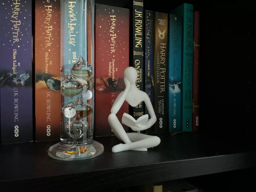 Serre-livres décoratif avec personnage lecteur