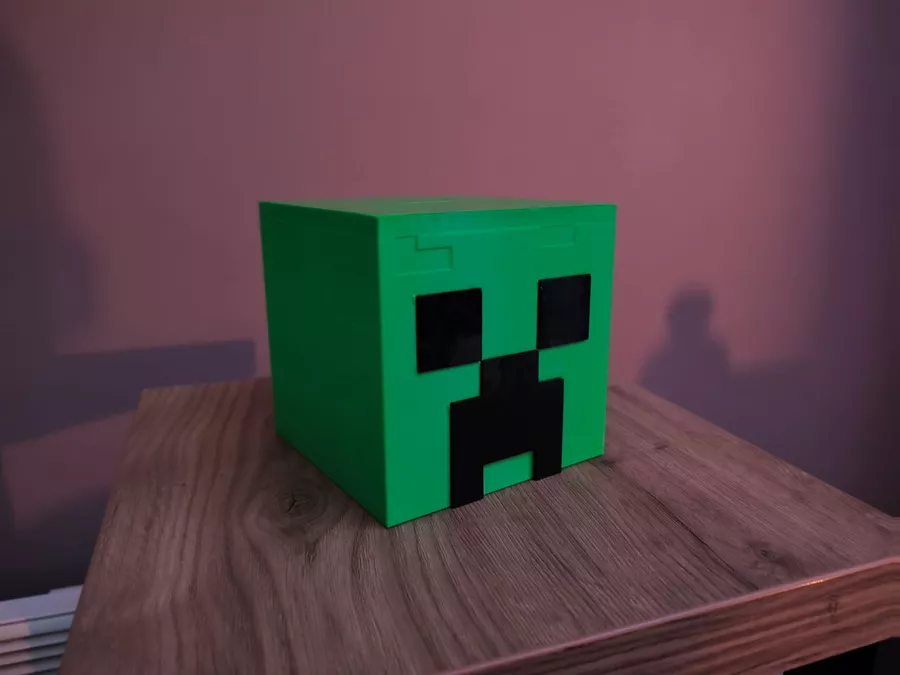 Tirelire cube inspirée d’un jeu de construction