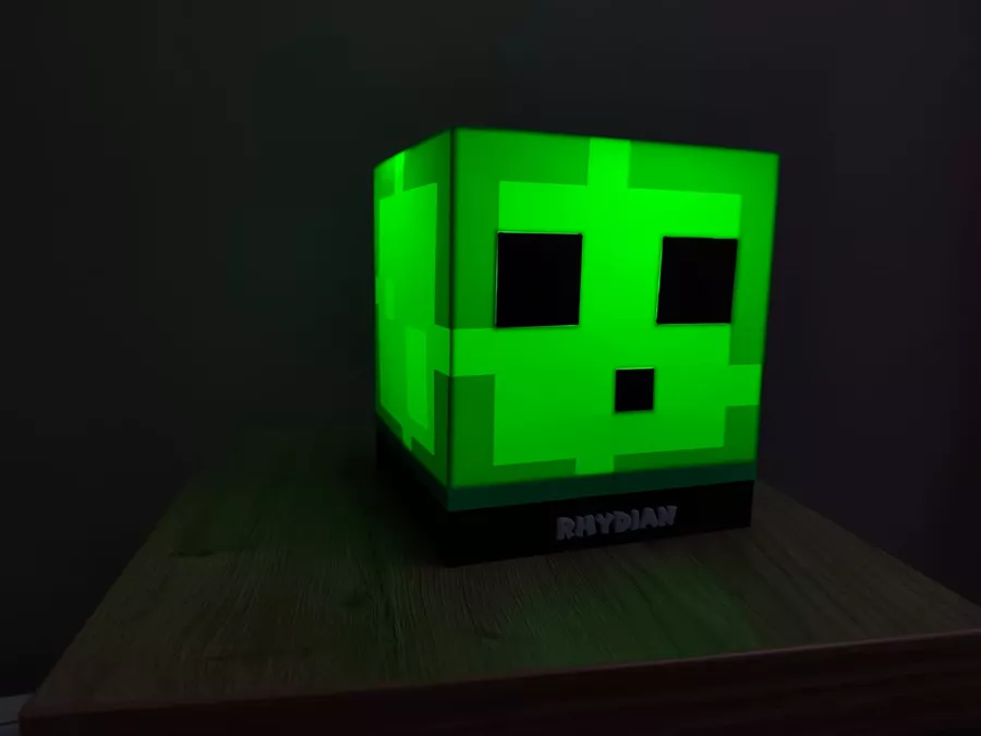 Lampe cube pixelisée imprimée en 3D